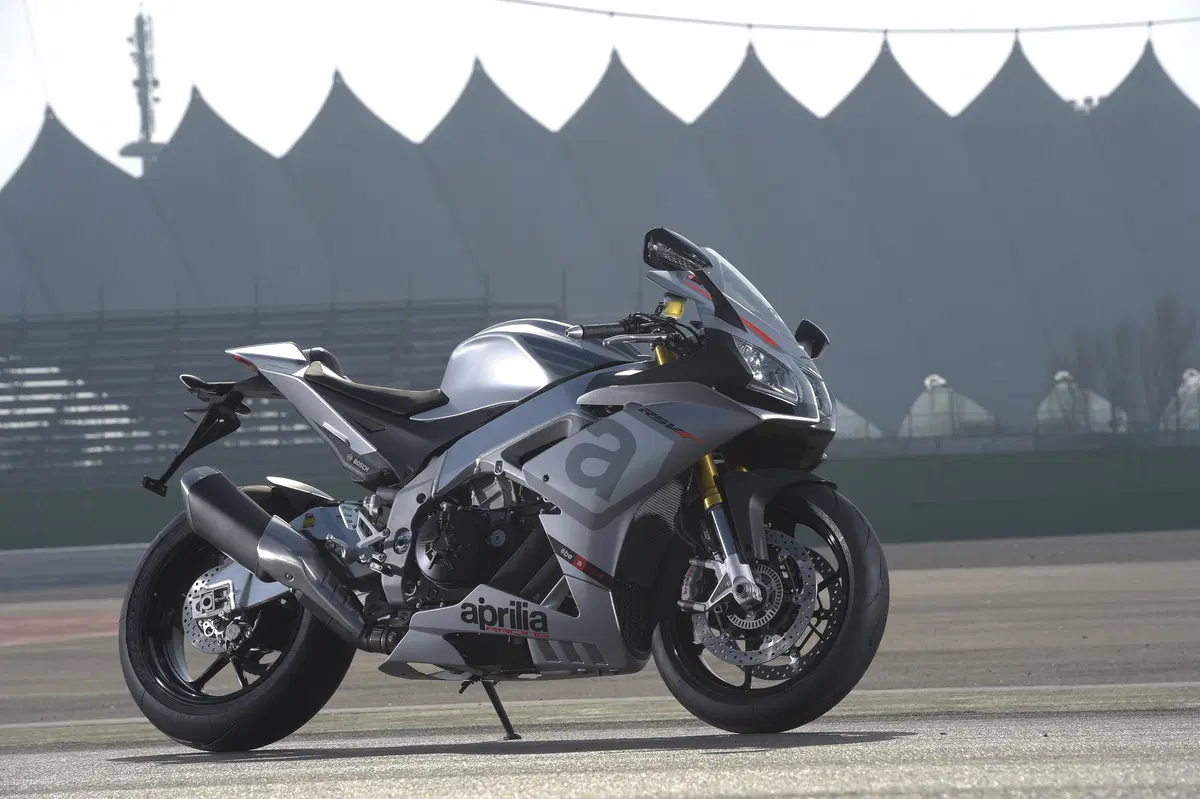 Aprilia RSV4RF (15)