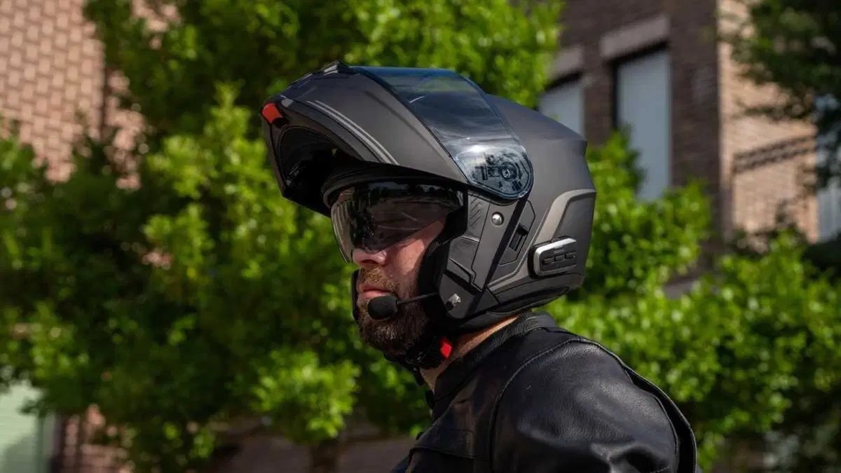 SENA Outrush 2: il casco modulare con Mesh Intercom 3.0 e Wave Intercom (2)