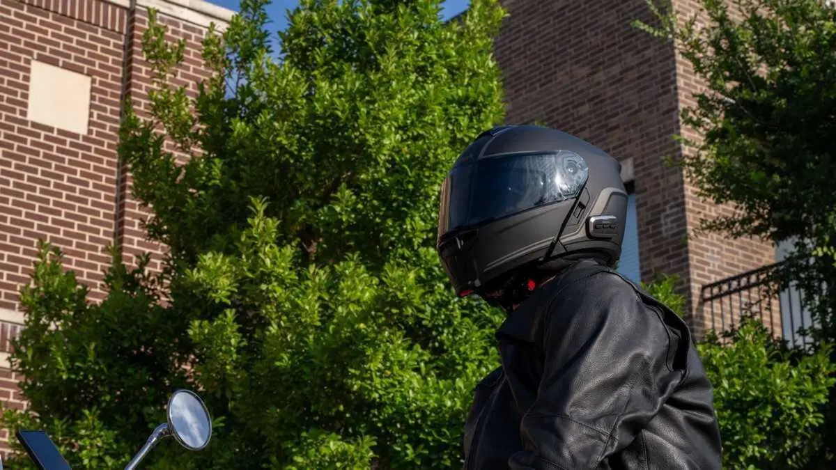 SENA Outrush 2: il casco modulare con Mesh Intercom 3.0 e Wave Intercom (4)
