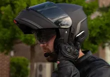 SENA Outrush 2: il casco modulare con Mesh Intercom 3.0 e Wave Intercom