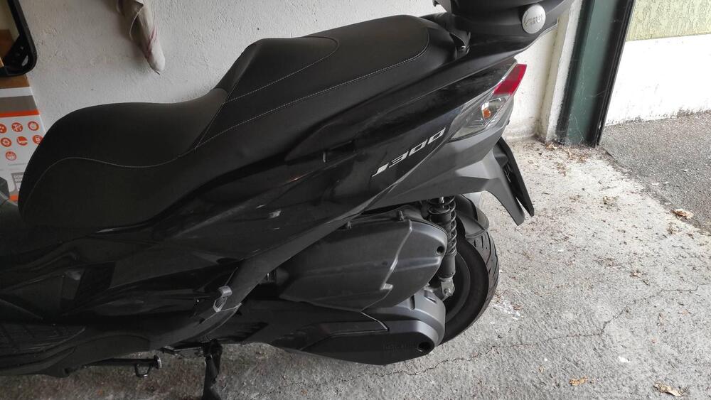 Kawasaki J 300 (2017 - 21) (3)