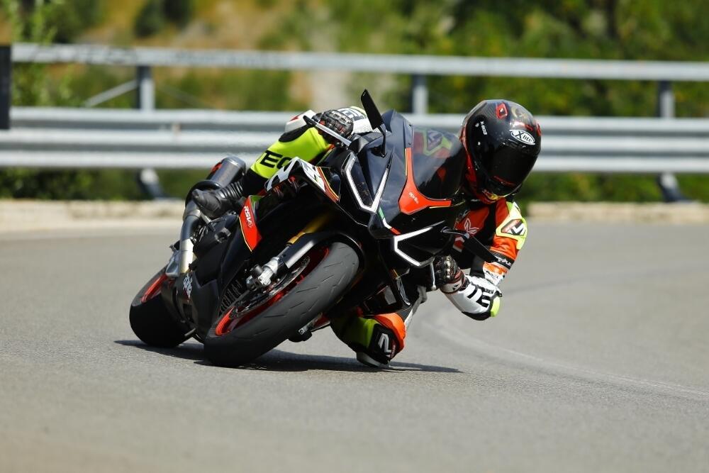 Aprilia RSV4 1100 Factory (2021 - 24) (5)