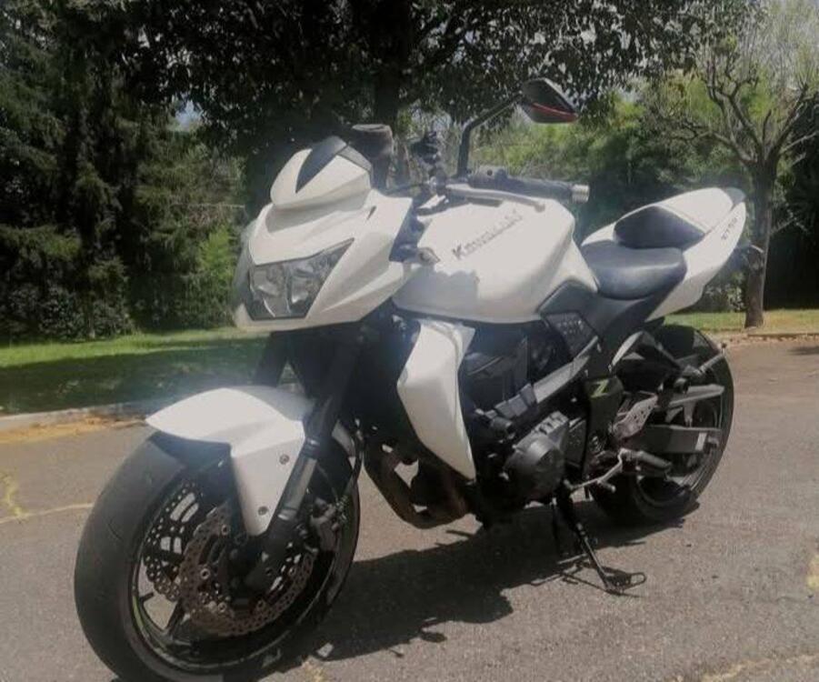 Kawasaki Z 750 R (2011 - 14) (2)