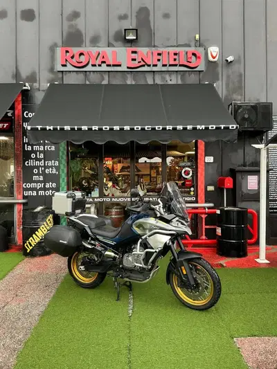 CFMOTO 800MT Touring (2022 - 26) usata