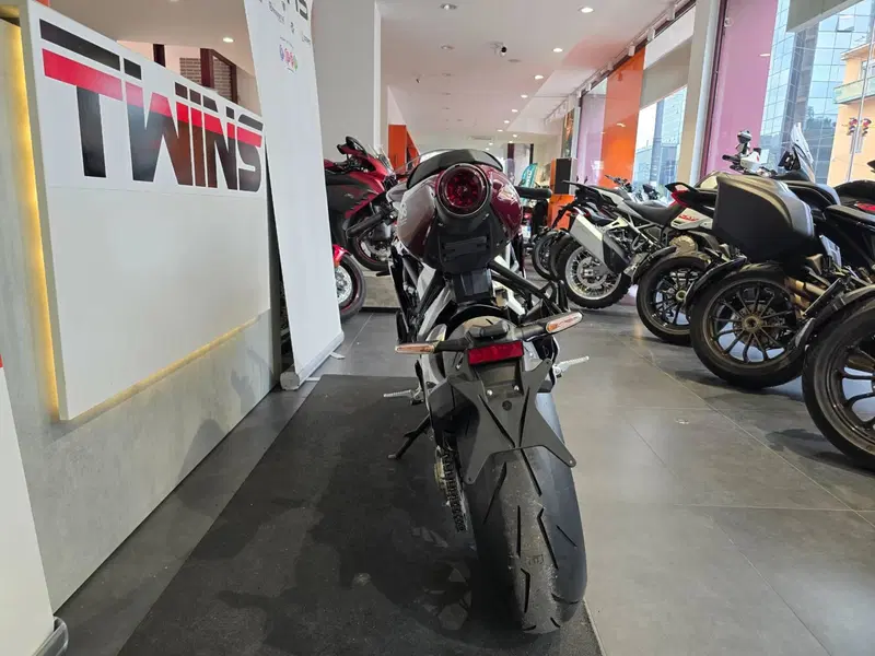 MV Agusta Superveloce 800 S Ottantesimo (2025 - 26) (7)