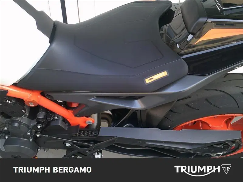 KTM 890 Duke R (2021) (9)