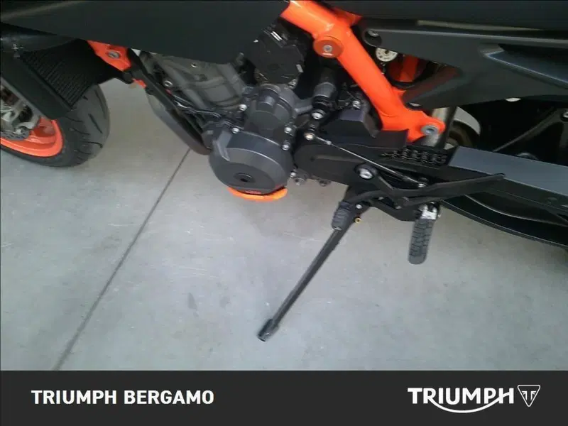 KTM 890 Duke R (2021) (10)