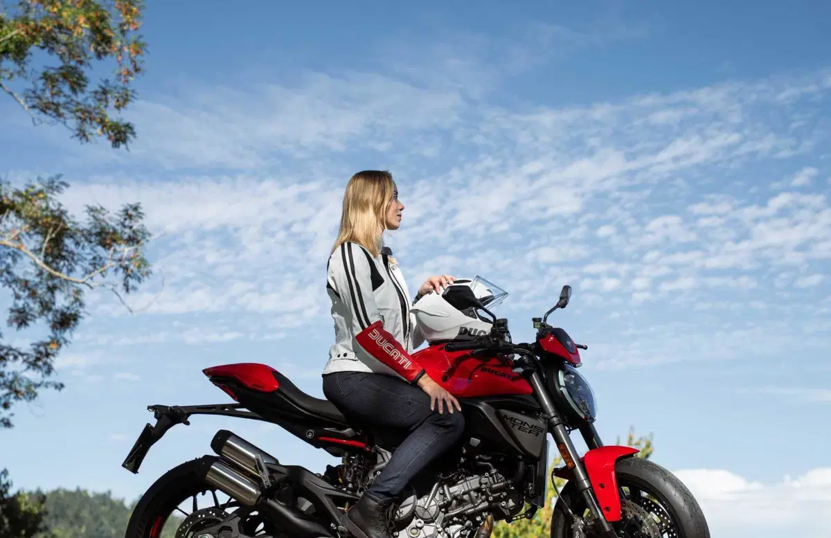 Ducati Monster 2026: rivoluzione per la naked di Borgo Panigale con motore V2. Ecco come cambia [GALLERY] (4)