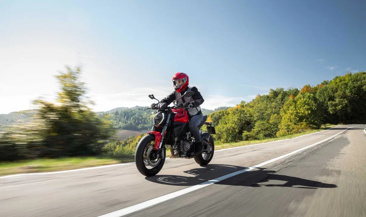 Ducati Monster 2026: rivoluzione per la naked di Borgo Panigale con motore V2. Ecco come cambia [GALLERY] (6)