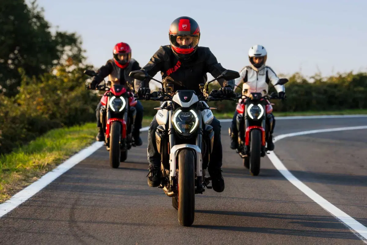 Ducati Monster 2026: rivoluzione per la naked di Borgo Panigale con motore V2. Ecco come cambia [GALLERY] (11)
