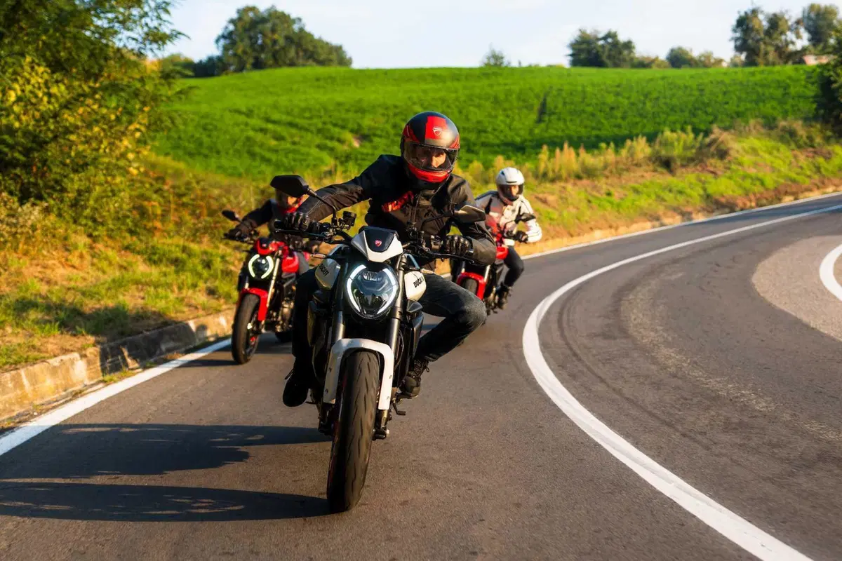 Ducati Monster 2026: rivoluzione per la naked di Borgo Panigale con motore V2. Ecco come cambia [GALLERY] (13)