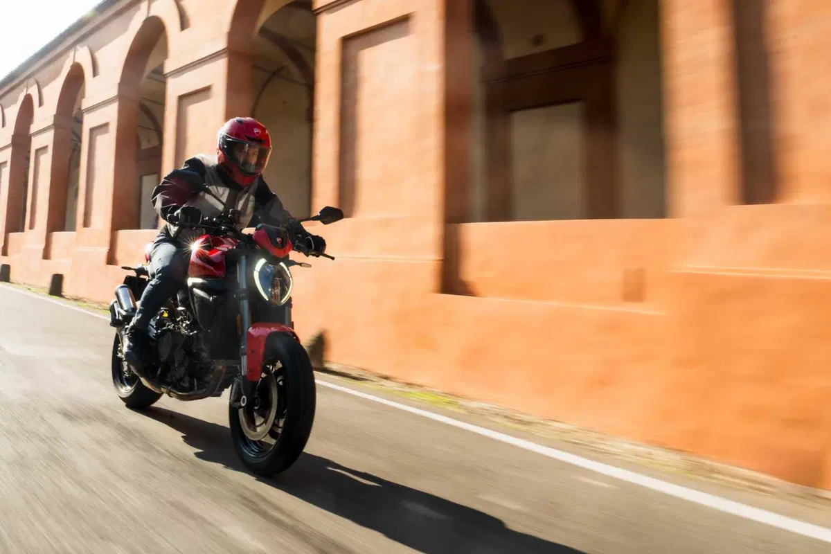 Ducati Monster 2026: rivoluzione per la naked di Borgo Panigale con motore V2. Ecco come cambia [GALLERY] (15)
