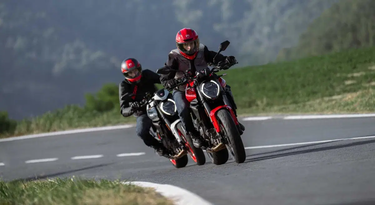 Ducati Monster 2026: rivoluzione per la naked di Borgo Panigale con motore V2. Ecco come cambia [GALLERY] (16)