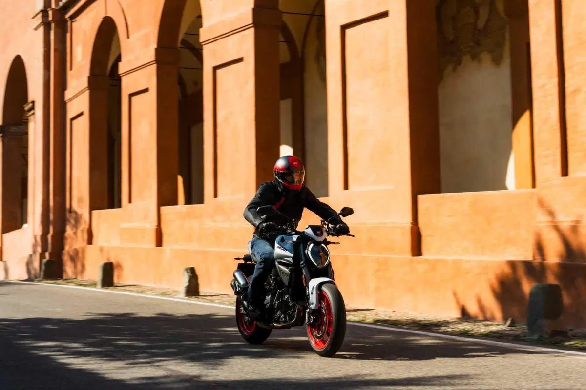 Ducati Monster 2026: rivoluzione per la naked di Borgo Panigale con motore V2. Ecco come cambia [GALLERY] (19)