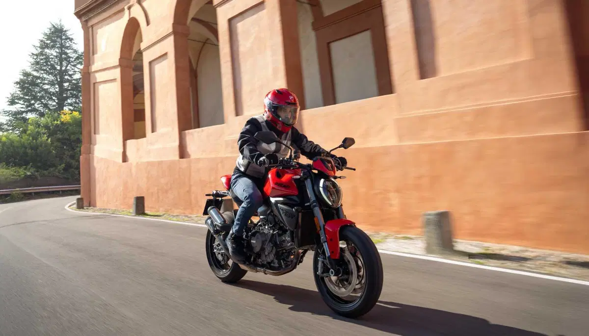 Ducati Monster 2026: rivoluzione per la naked di Borgo Panigale con motore V2. Ecco come cambia [GALLERY] (21)