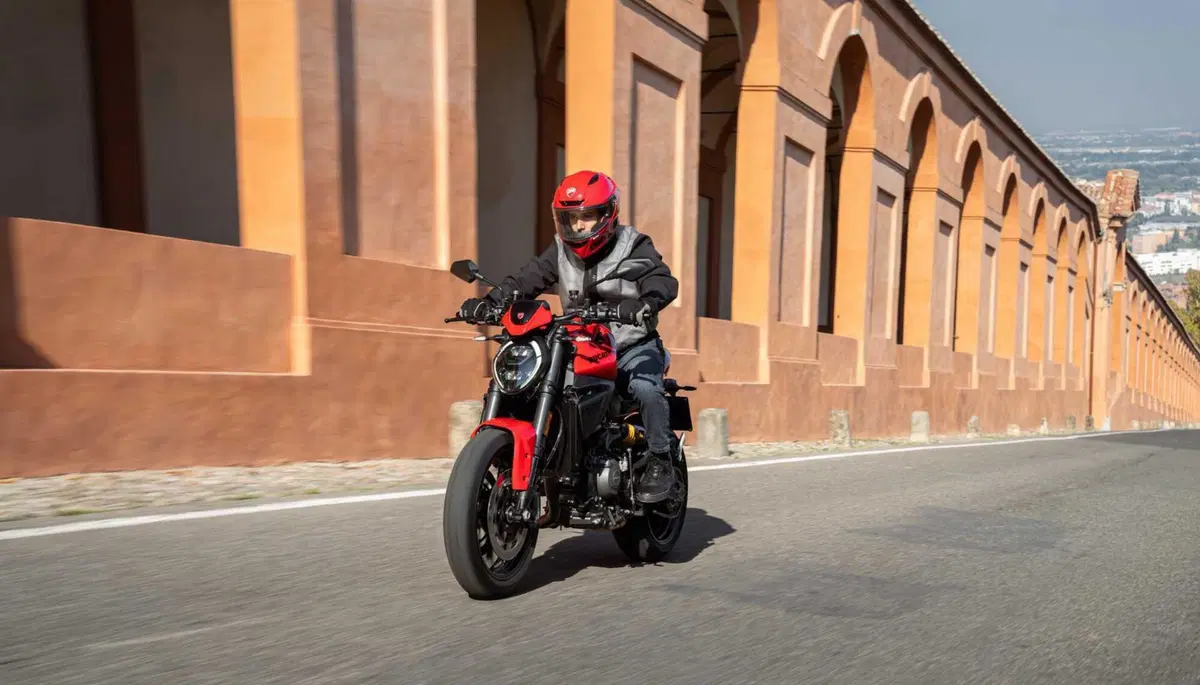 Ducati Monster 2026: rivoluzione per la naked di Borgo Panigale con motore V2. Ecco come cambia [GALLERY] (22)