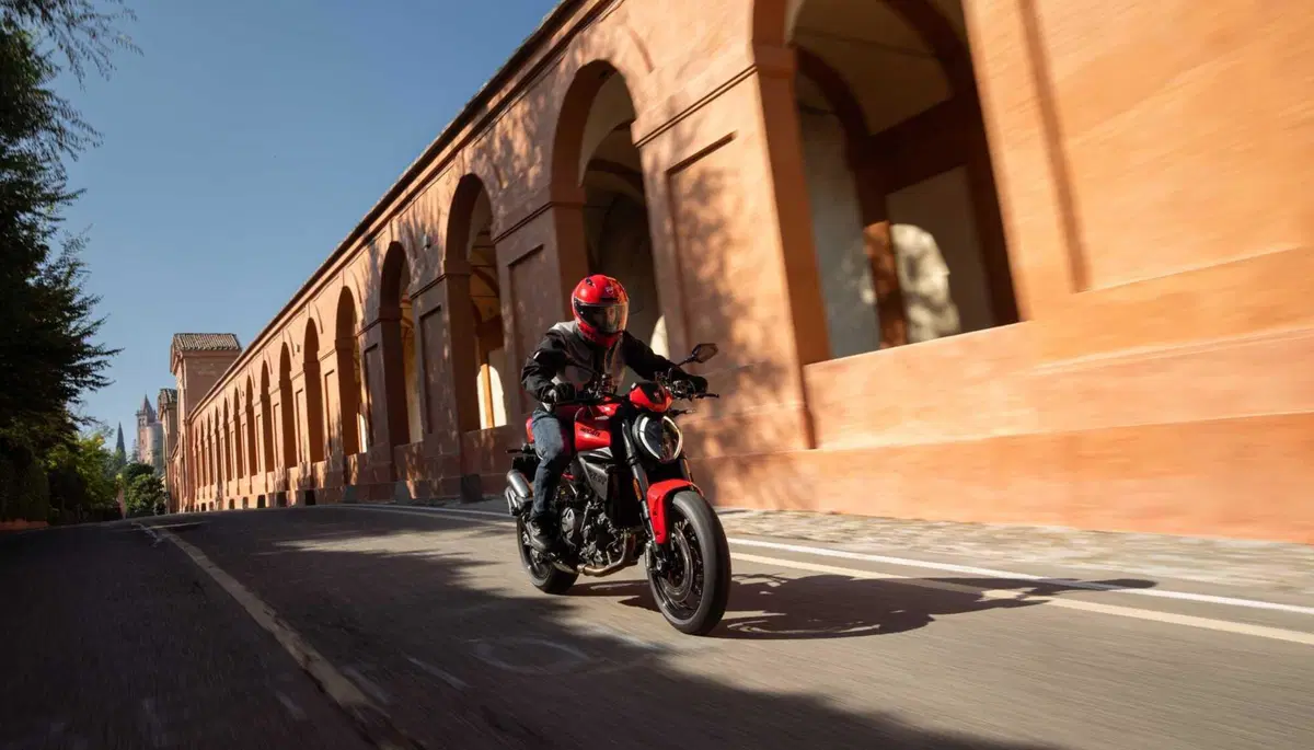 Ducati Monster 2026: rivoluzione per la naked di Borgo Panigale con motore V2. Ecco come cambia [GALLERY] (23)