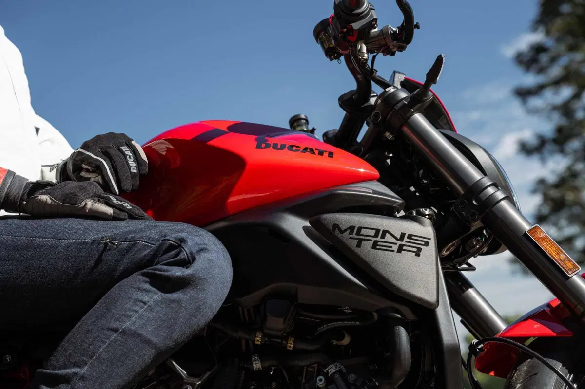 Ducati Monster 2026: rivoluzione per la naked di Borgo Panigale con motore V2. Ecco come cambia [GALLERY] (30)