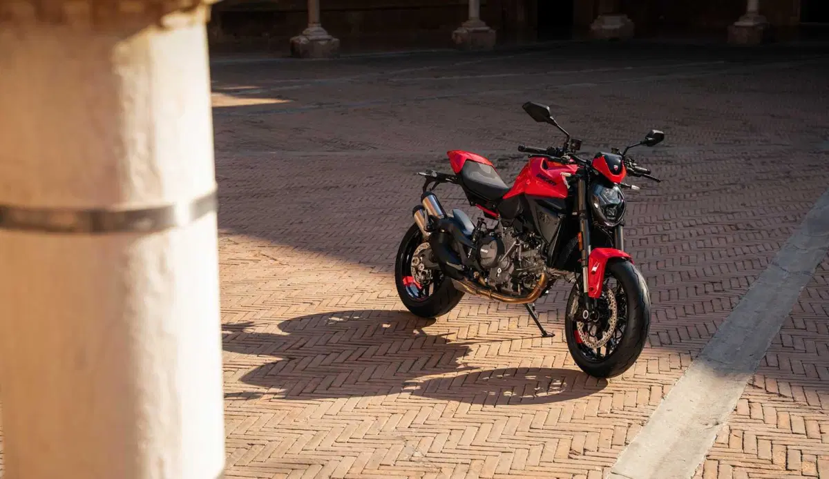 Ducati Monster 2026: rivoluzione per la naked di Borgo Panigale con motore V2. Ecco come cambia [GALLERY] (36)