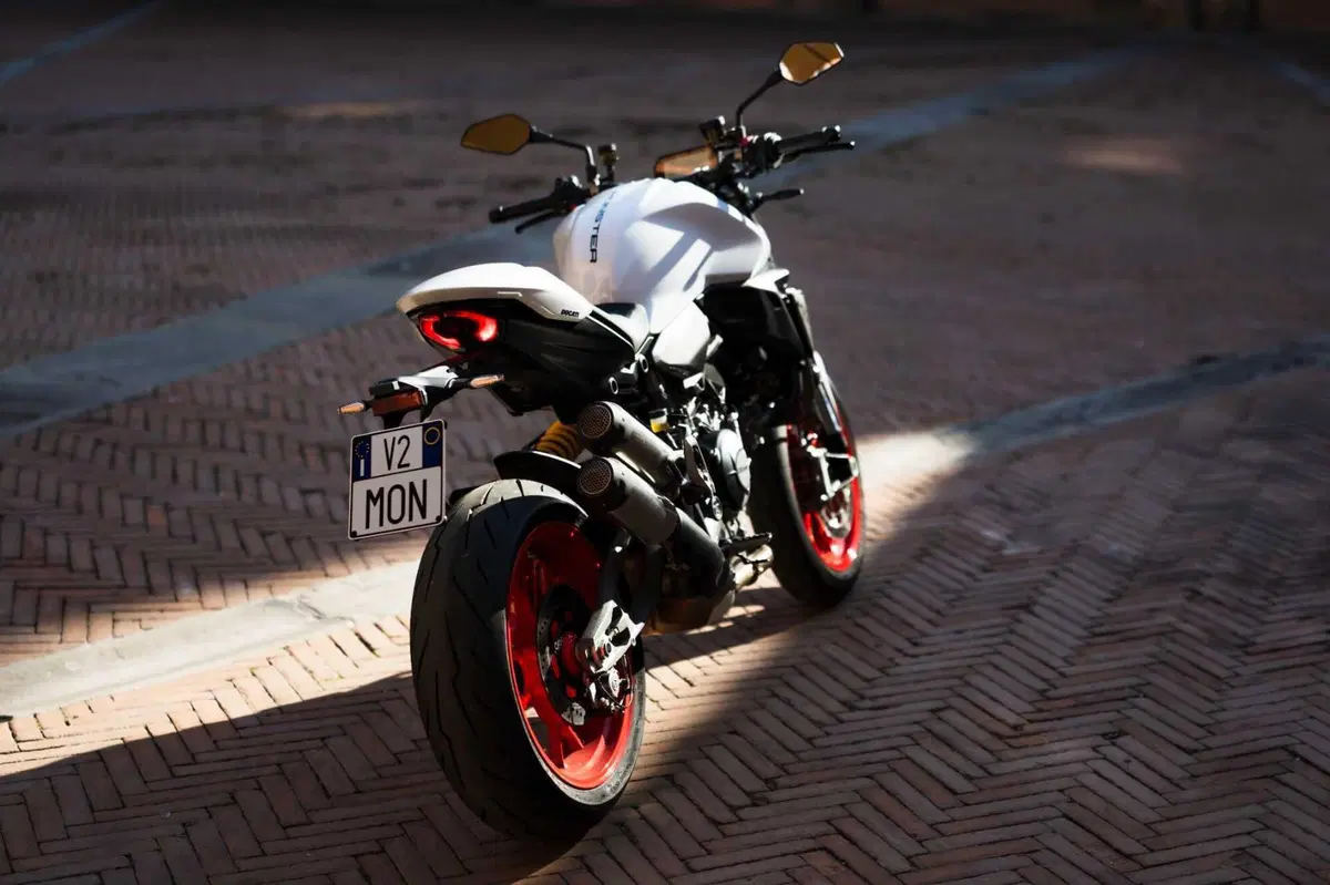 Ducati Monster 2026: rivoluzione per la naked di Borgo Panigale con motore V2. Ecco come cambia [GALLERY] (37)