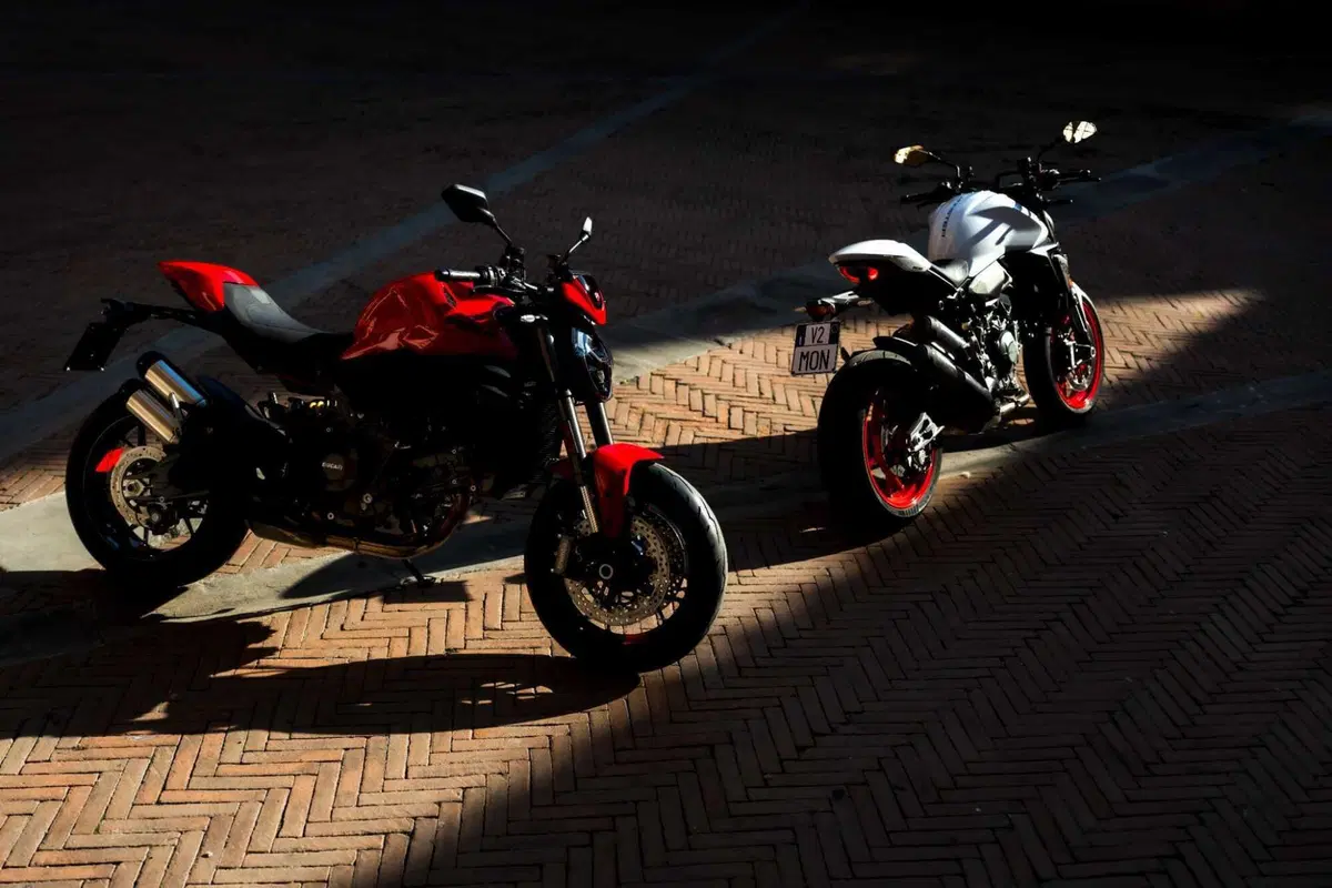 Ducati Monster 2026: rivoluzione per la naked di Borgo Panigale con motore V2. Ecco come cambia [GALLERY] (40)