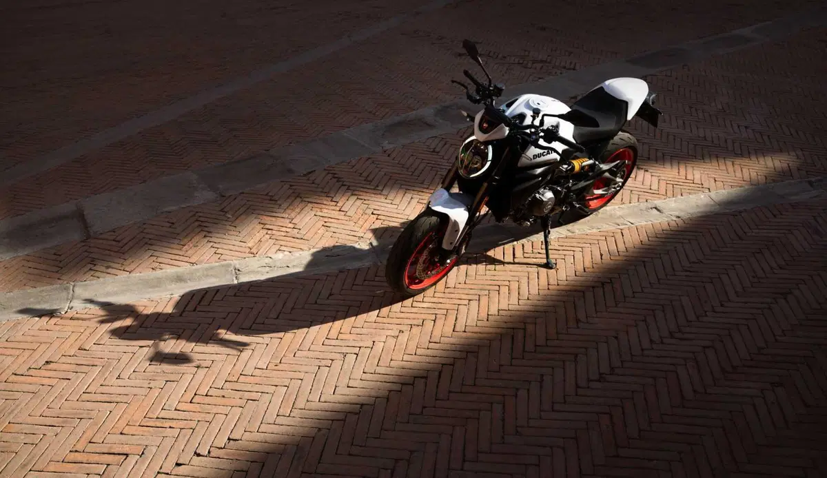 Ducati Monster 2026: rivoluzione per la naked di Borgo Panigale con motore V2. Ecco come cambia [GALLERY] (44)