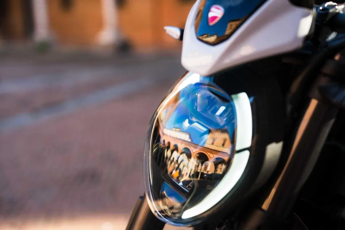 Ducati Monster 2026: rivoluzione per la naked di Borgo Panigale con motore V2. Ecco come cambia [GALLERY] (45)