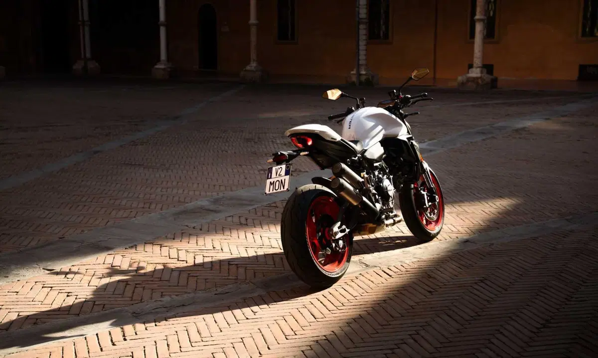 Ducati Monster 2026: rivoluzione per la naked di Borgo Panigale con motore V2. Ecco come cambia [GALLERY] (46)