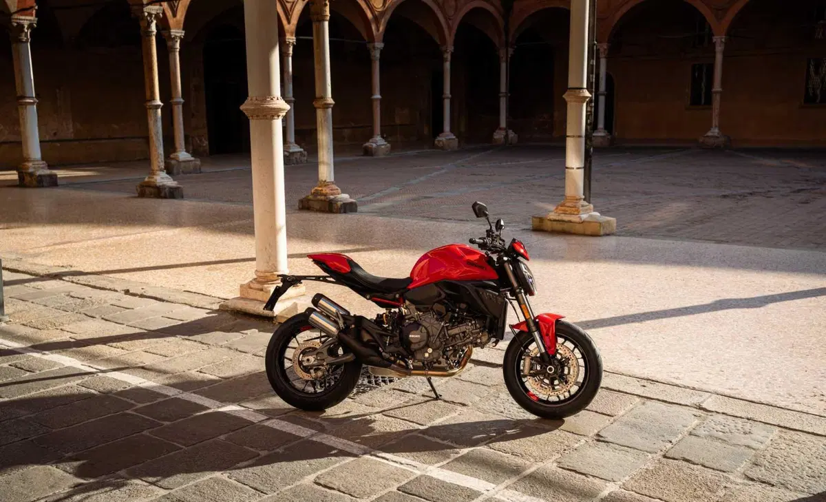 Ducati Monster 2026: rivoluzione per la naked di Borgo Panigale con motore V2. Ecco come cambia [GALLERY] (50)