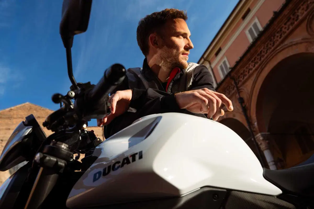 Ducati Monster 2026: rivoluzione per la naked di Borgo Panigale con motore V2. Ecco come cambia [GALLERY] (54)