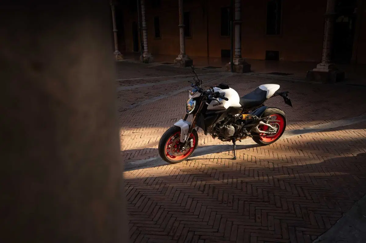 Ducati Monster 2026: rivoluzione per la naked di Borgo Panigale con motore V2. Ecco come cambia [GALLERY] (55)