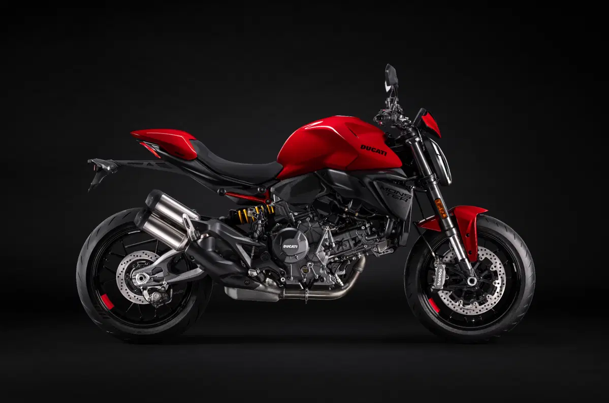 Ducati Monster 2026: rivoluzione per la naked di Borgo Panigale con motore V2. Ecco come cambia [GALLERY]