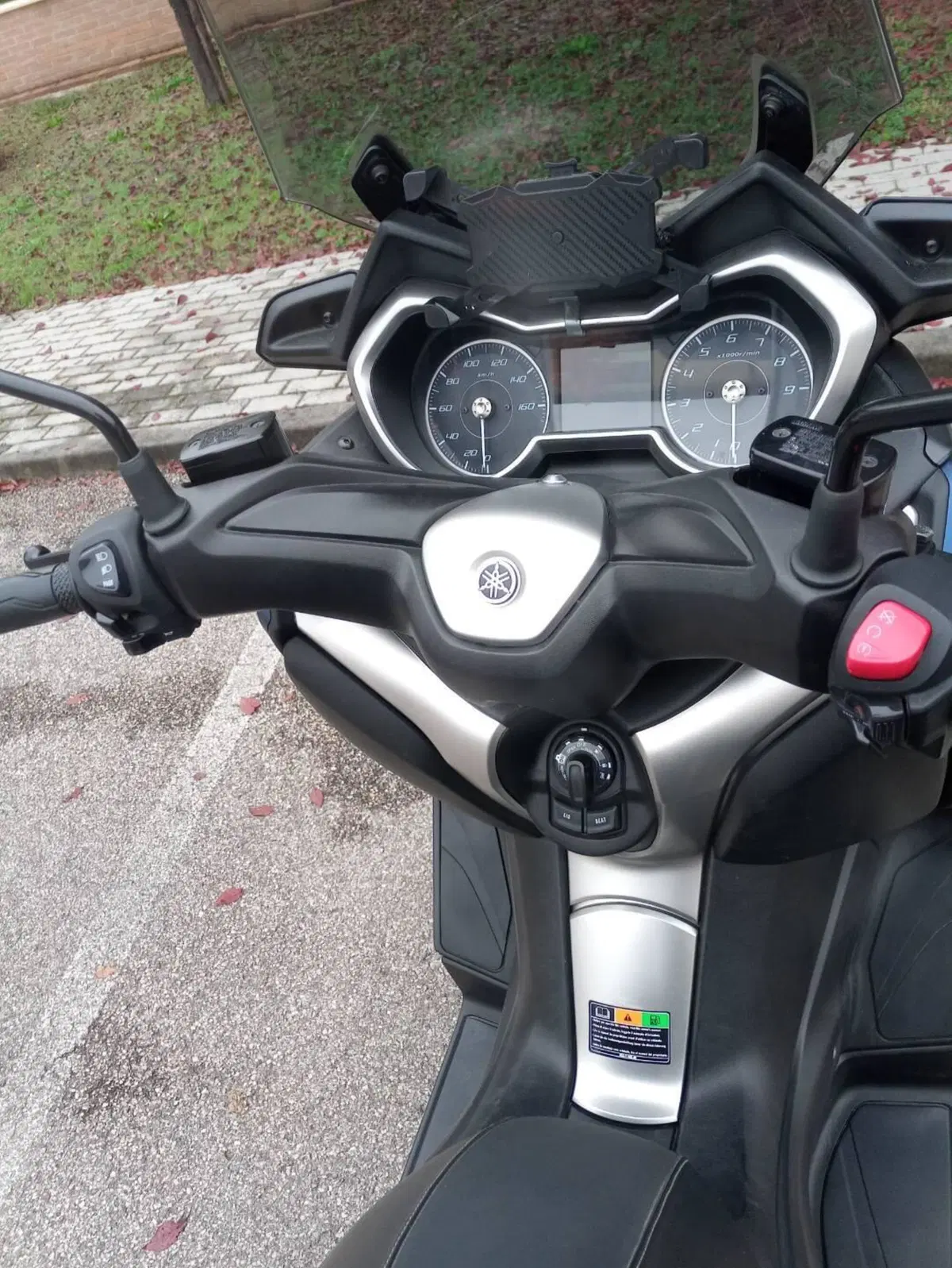 Yamaha X-Max 300 ABS (2017 - 20) (4)