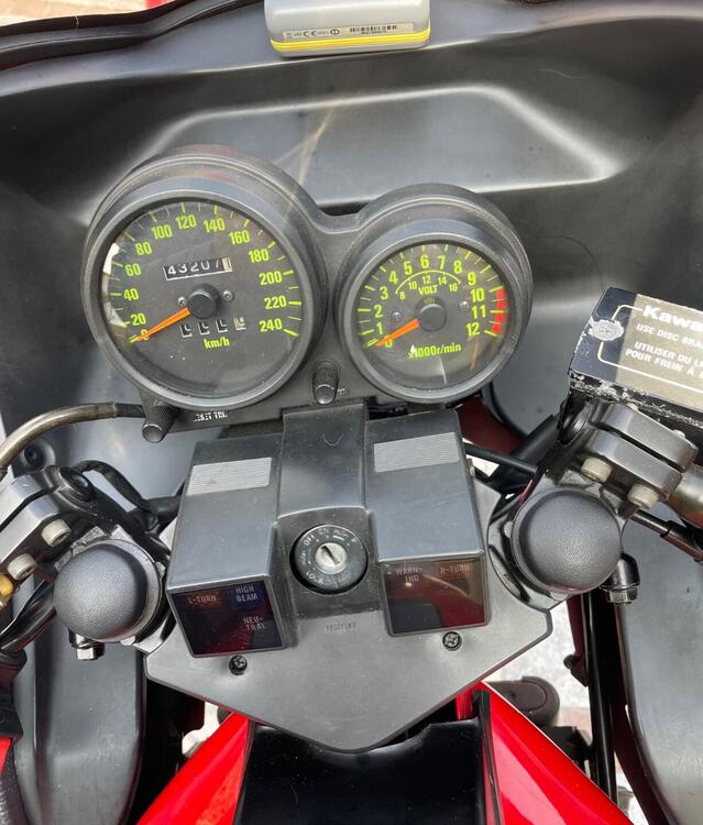 Kawasaki ZX 750 A (5)