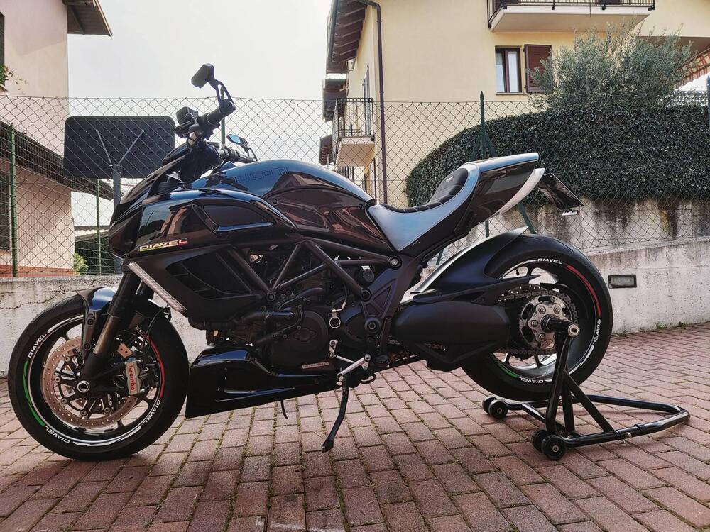 Ducati Diavel 1200 Carbon (2010 - 13)