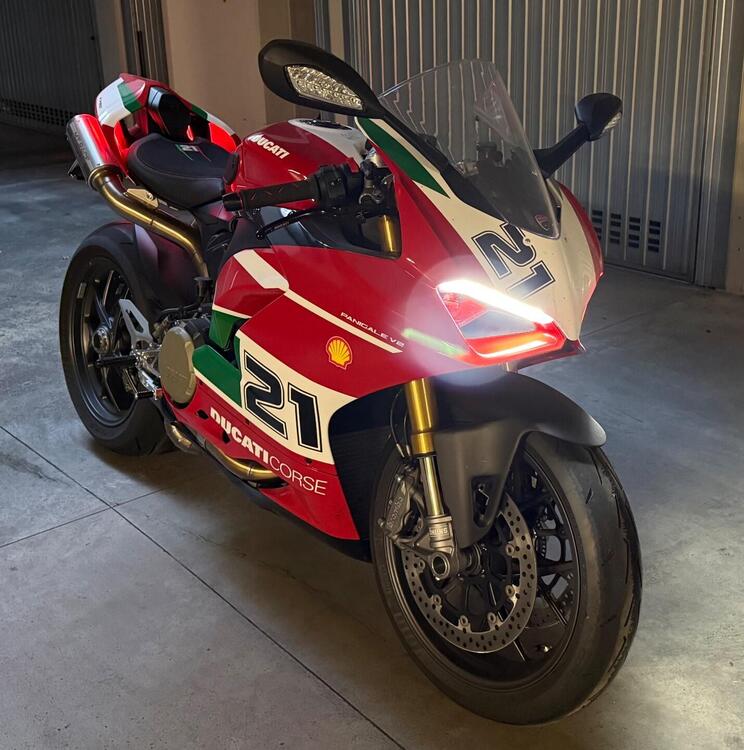 Ducati Panigale V2 Bayliss 1st Championship 20th Anniversary (2021 - 24) (2)