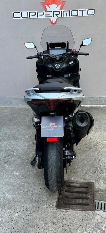Yamaha T-Max 560 Tech Max (2025) (2)