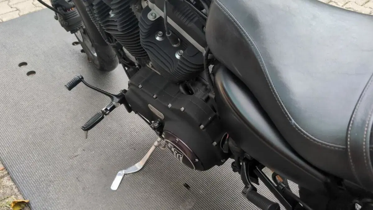 Harley-Davidson 883 Iron (2012 - 14) - XL 883N (5)