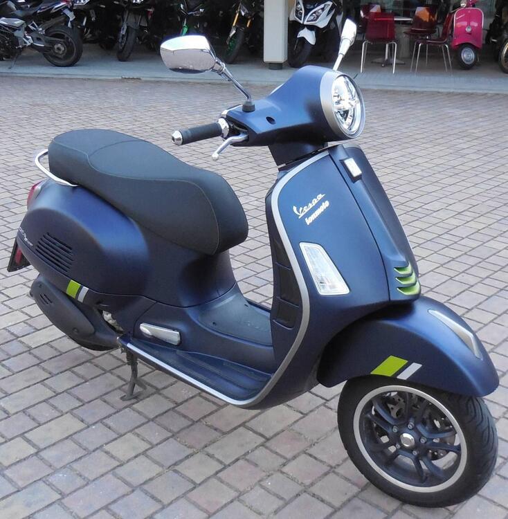 Vespa GTS 300 Super Tech (2023 - 24) (2)