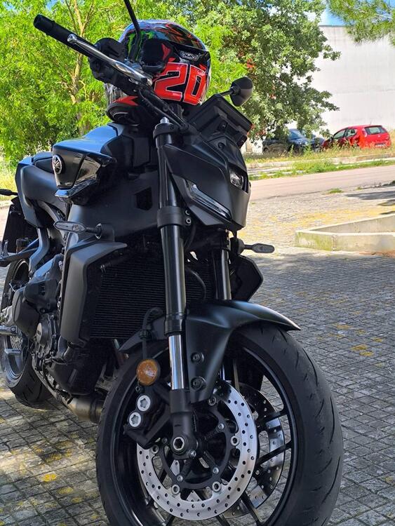 Yamaha MT-09 Y-AMT (2024 - 25) (2)