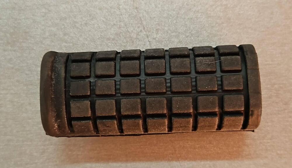 50611ke7000 Gradino in gomma VF400F Honda