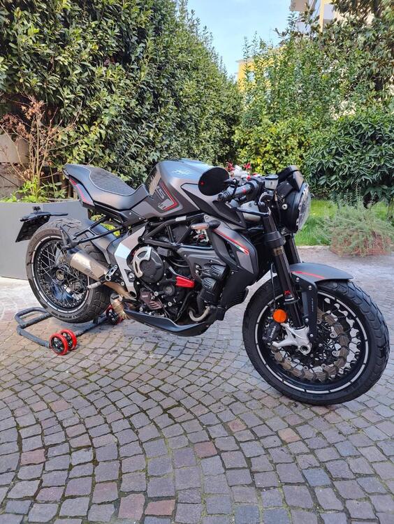 MV Agusta RVS #1 800 (2018 - 20) (2)