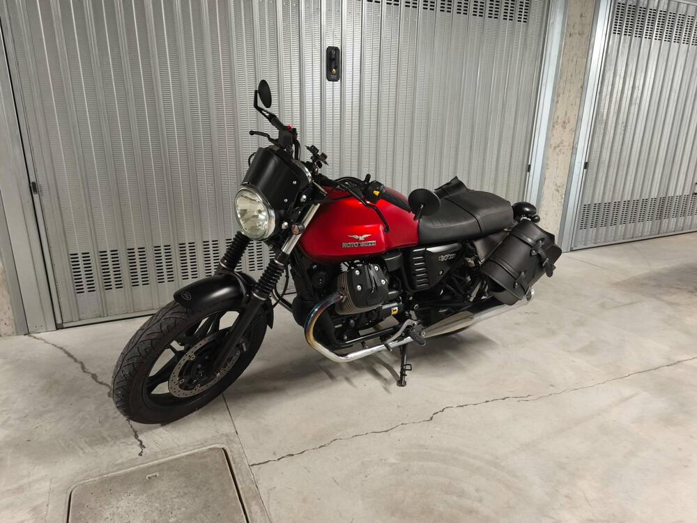 Moto Guzzi V7 II Stone (2015 - 17)