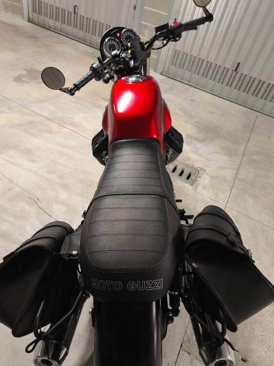 Moto Guzzi V7 II Stone (2015 - 17) (5)