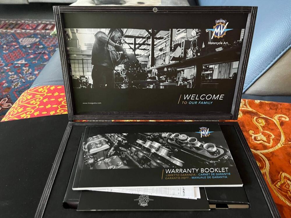 MV Agusta Turismo Veloce 800 RC SCS (2021 - 22) (2)