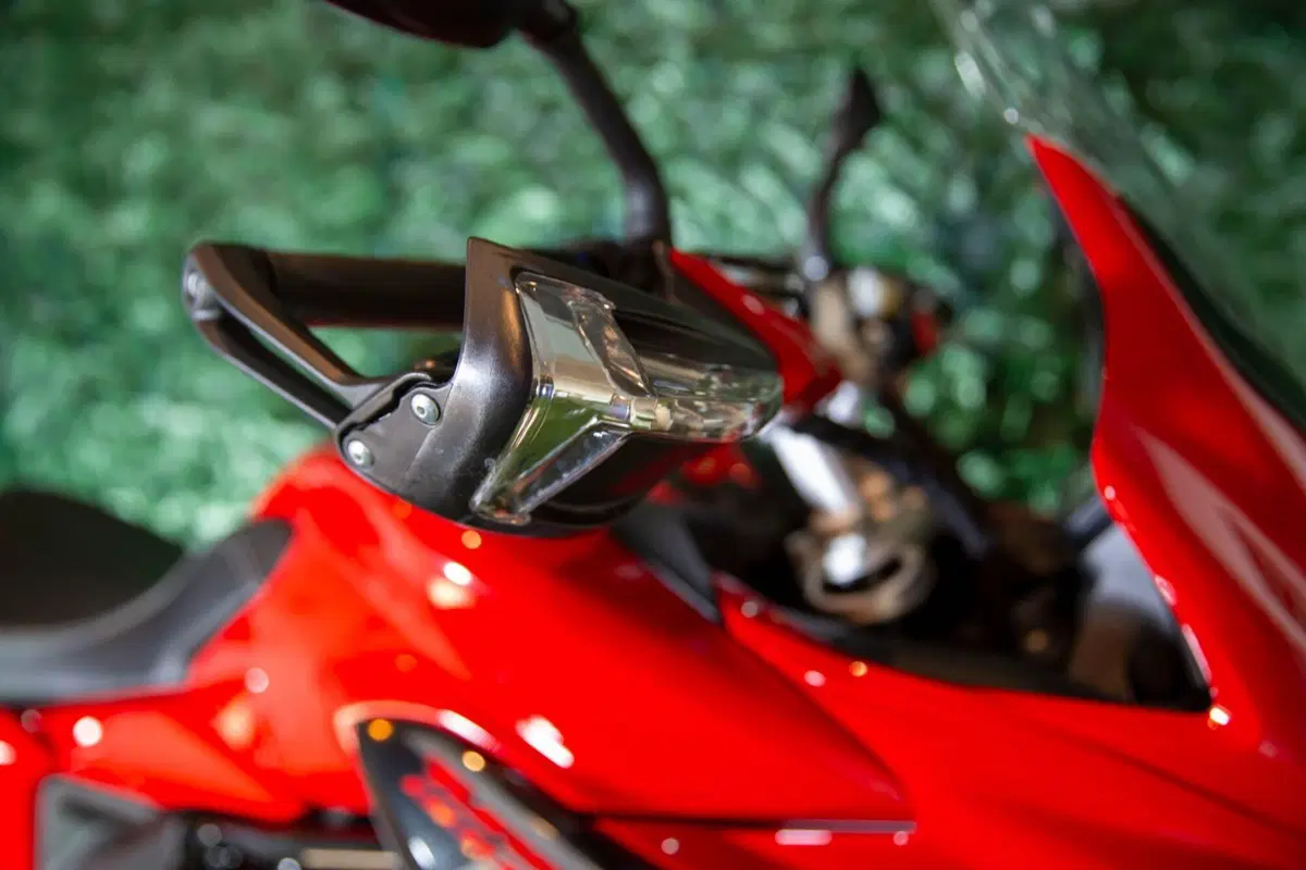 MV Agusta Turismo Veloce 800 Rosso (2021 - 23) (9)