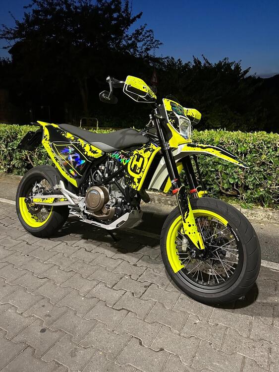 Husqvarna 701 Supermoto (2023 - 25) (4)