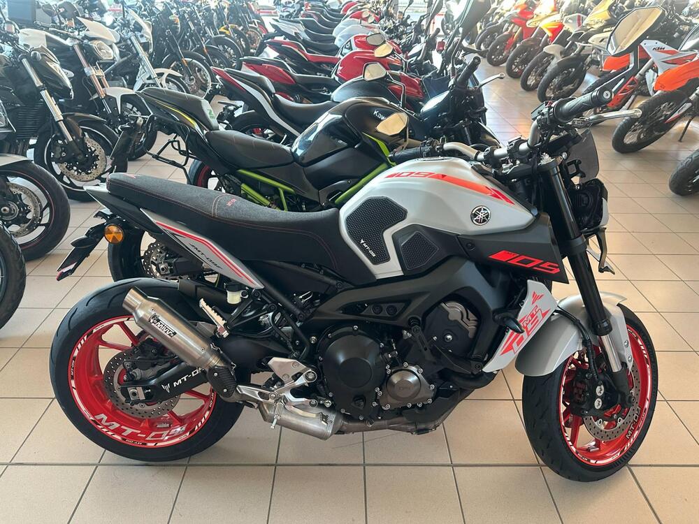 Yamaha MT-09 (2017 - 20) (2)