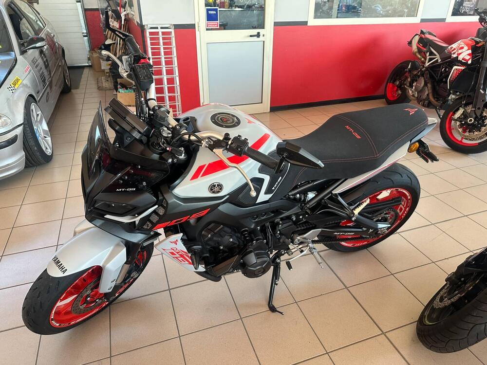 Yamaha MT-09 (2017 - 20) (3)