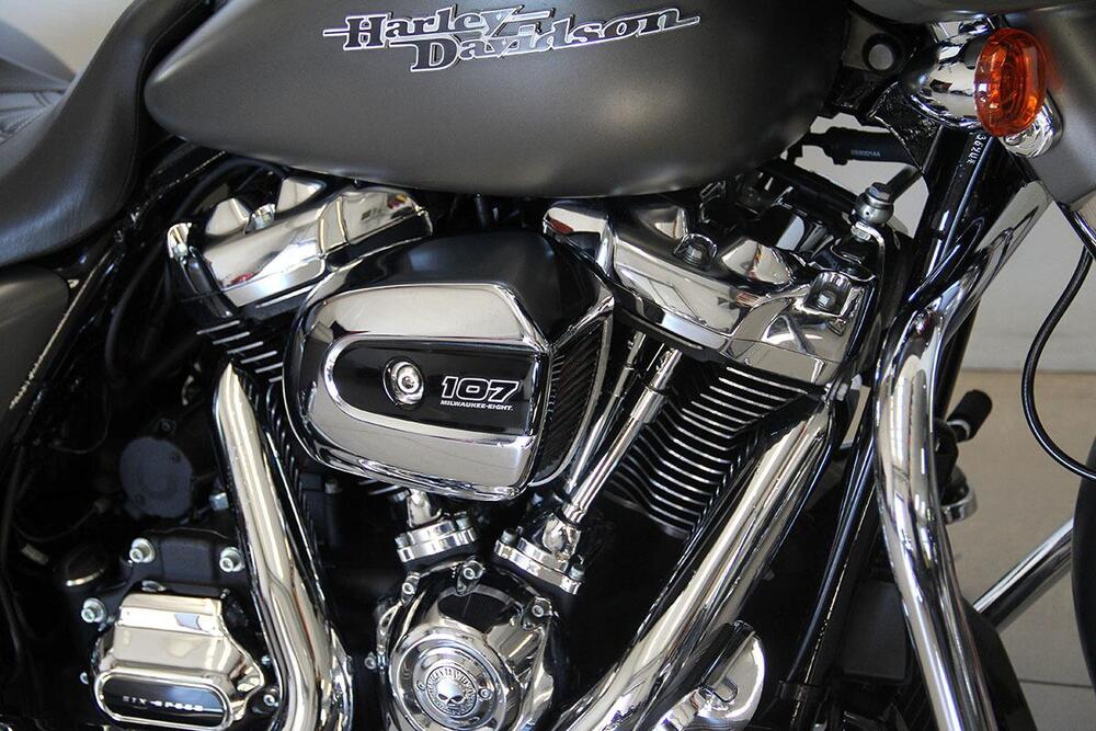 Harley-Davidson 107 Street Glide (2017 - 19) - FLHX (3)